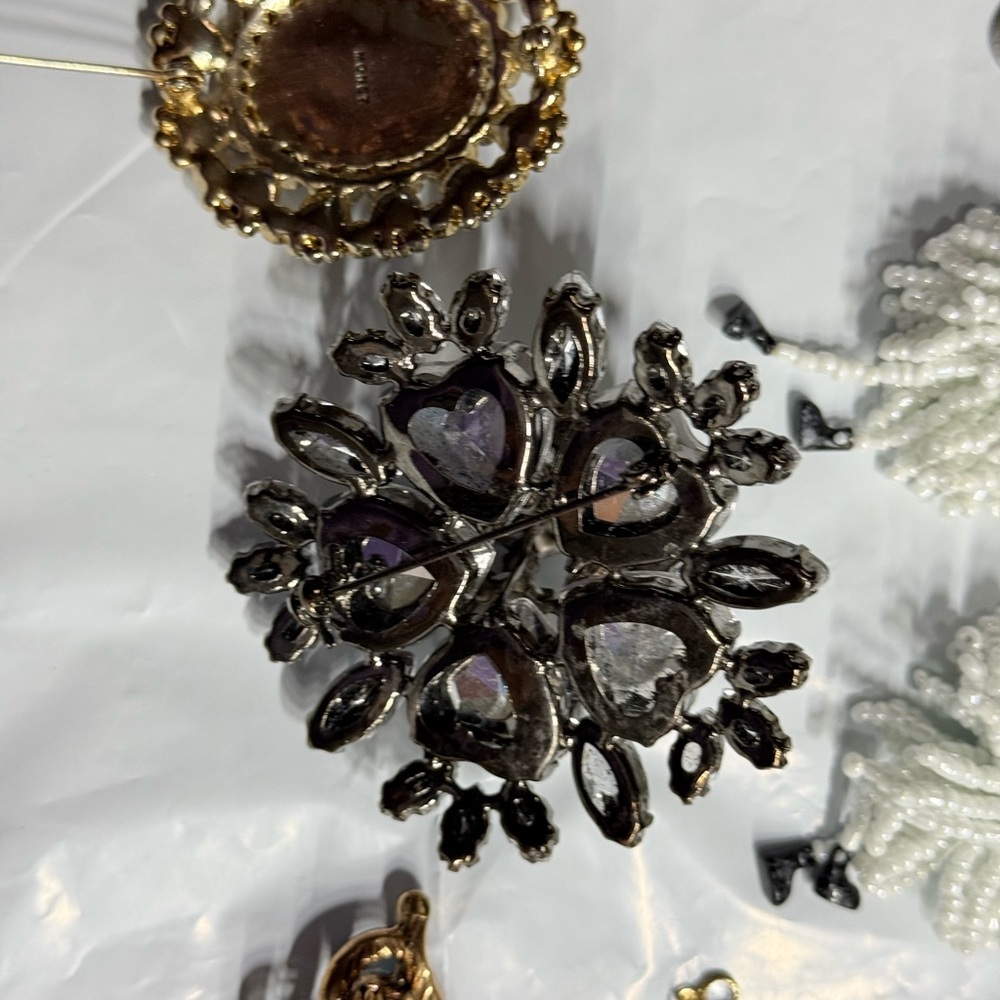 Jewelry – Vintage Brooch & Vintage Jewelry Trinket boxes - Picture 12 of 17
